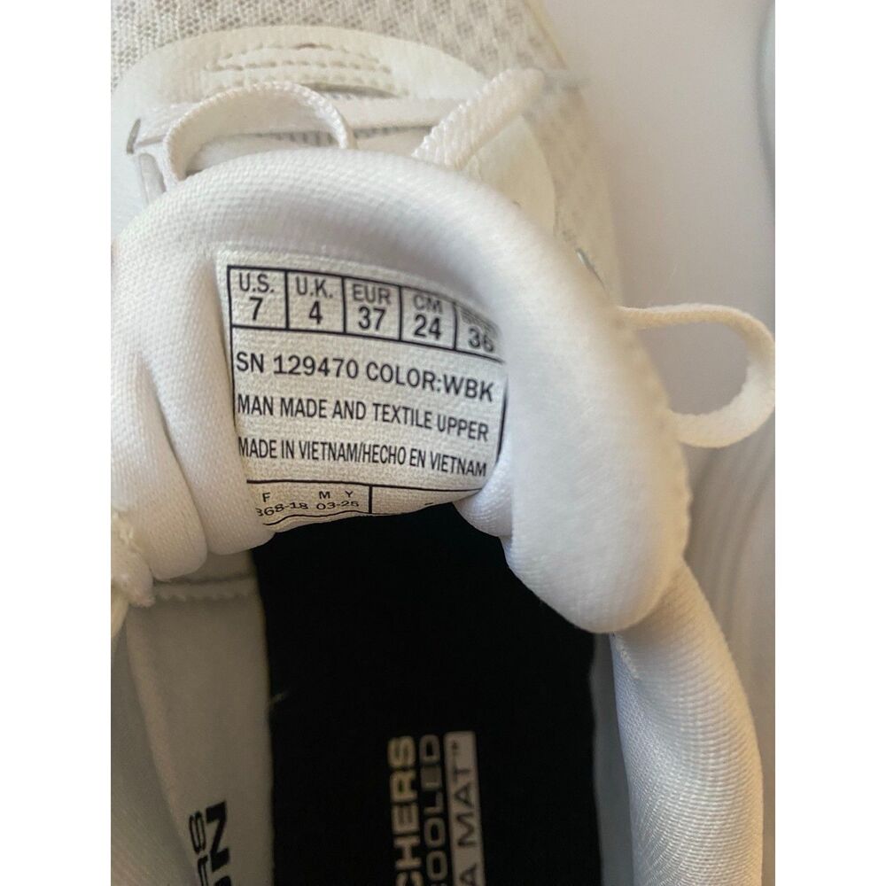 Women's Size 7 White Skechers Max Cushion Goga Mat - Picture 2 of 4